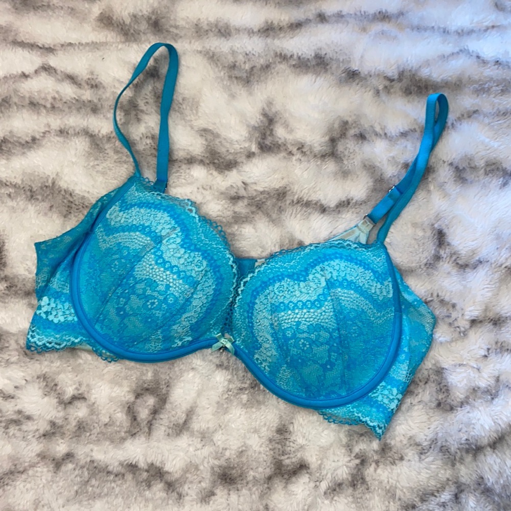 Victoria’s Secret plunge bra